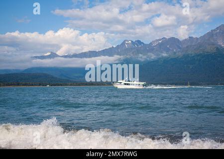 Bootstour in der Resurrection Bay in der Nähe von Seward Alaska an einem sonnigen Nachmittag Stockfoto