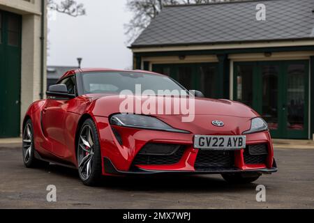 2022 Toyota Supra Pro, ausgestellt auf der japanischen Versammlung, die am 29. Januar 2023 im Bicester Heritage Centre stattfindet. Stockfoto