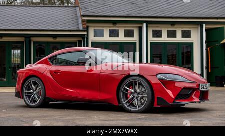 2022 Toyota Supra Pro, ausgestellt auf der japanischen Versammlung, die am 29. Januar 2023 im Bicester Heritage Centre stattfindet. Stockfoto