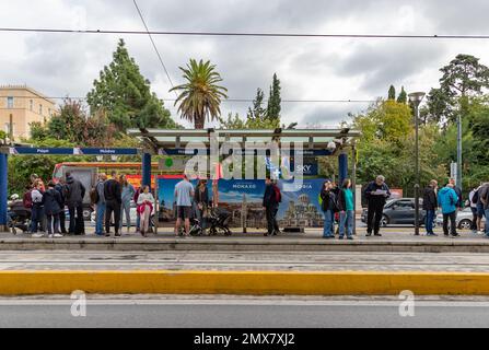 Ein Bild der Syntagma Straßenbahn- und Bushaltestelle in Athen. Stockfoto