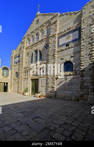 Fassade der katholischen Kirche und des Schreins des Heiligen Johannes des Täufers, Prinzessin Haya Street, Madaba, Jordanien, Naher Osten Stockfoto