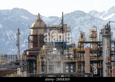 Eine FCCU oder Fluid Catalytic Cracking Unit in einer Ölraffinerie in der Nähe von Salt Lake City, Utah. Stockfoto