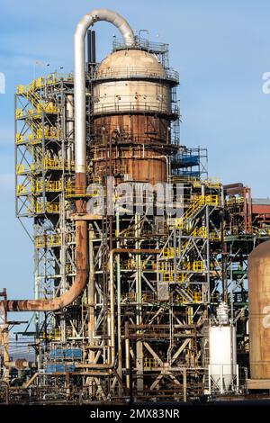 Eine FCCU oder Fluid Catalytic Cracking Unit in einer Ölraffinerie in der Nähe von Salt Lake City, Utah. Stockfoto