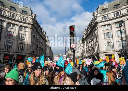 Lehrer und Beamte treten am "Walk-out Wednesday" in London, Großbritannien, dem Massenstreik bei. 01/02/2023 Stockfoto
