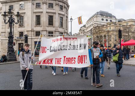 Lehrer und Beamte treten am "Walk-out Wednesday" in London, Großbritannien, dem Massenstreik bei. 01/02/2023 Stockfoto