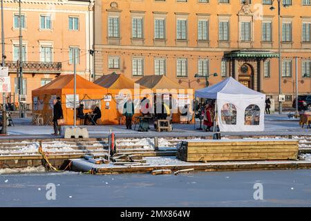 Helsinki Market Square an einem sonnigen Januar-Nachmittag in Helsinki, Finnland Stockfoto