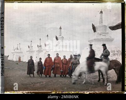Ourga, Mongolei eine Gruppe von Lamas in der Nähe der "Mauer" von Stupa, die die Grenzen Gandans im Westen und Norden markiert, 1913 - Mongolei - Stéphane Passet - (6.-25. Juli) Stockfoto