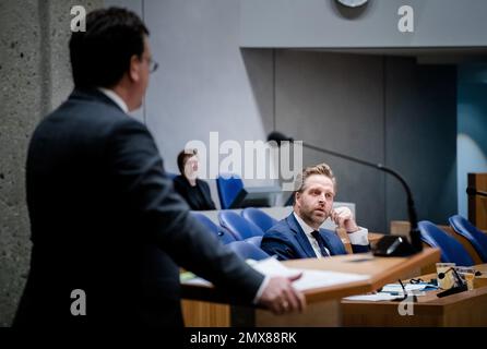 DEN HAAG - Jaco Geurts (CDA) und Minister Hugo de Jonge (Wohnungsbau und Raumordnung) bei einer Aussprache über die Änderung des Wohnraumgesetzes. Mit diesem Gesetz will Minister De Jonge unter anderem eine Minderung der Miete für Menschen mit niedrigem Einkommen regeln. Der Staatsrat ist der Auffassung, dass der Minister erläutern sollte, warum eine Unterscheidung zwischen verschiedenen Arten von Mietern gerechtfertigt ist. ANP BART MAAT niederlande out - belgien out Stockfoto