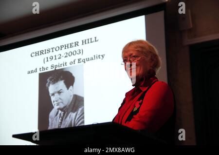Christopher Hill Gedenkvorlesung. Nationales Bürgerkriegszentrum, Newark. 3. November 2018, Sprecher Professor Justin Champion Professor Penny Corfield. Den Vorsitz führte Professor Ann Hughes und Autor John Rees. Die Christopher Hill Gedenkvorlesung ist eine jährliche Veranstaltung. Christopher Hill schrieb ausführlich über die Geschichte des 17. Jahrhunderts. In seinen Büchern stand die Welt auf dem Kopf. Stockfoto