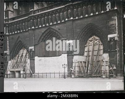 Paris (4. Arr.), Frankreich Portale von Notre-Dame de Paris, geschützt gegen Bombenangriffe, Stockfoto