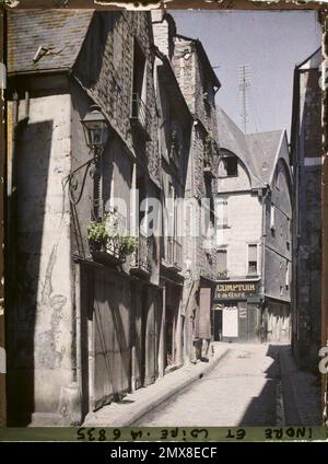 Tours, France Les Maisons at 3 rue de la Grosse Tour , 1915-Center of France, Loiret, Indre-et-Loire, Loir-et-Cher-Jean Brunhes und Auguste Léon-(August) Stockfoto