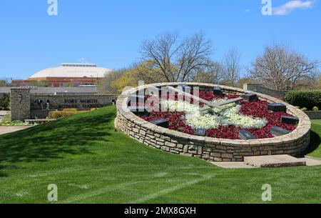 Eingang und Blumenuhr - Fort Worth Botanic Garden, Texas Stockfoto