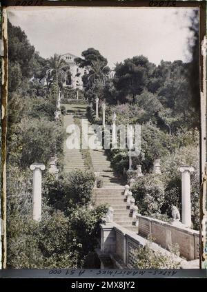 Cap Martin, Frankreich die Villa Cypris dominiert die große Fleuri-Treppe des Gartens mit Skulpturen und der Passerelle , 1927 - Cap Martin - Auguste Léon - (März - April) Stockfoto