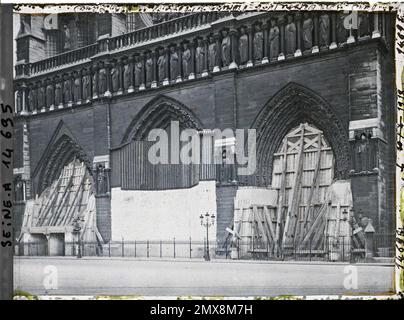 Paris (4. Arr.), Frankreich Portale von Notre-Dame de Paris, geschützt gegen Bombenangriffe, Stockfoto