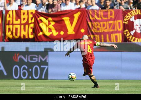 Foto Filippo Rubin 21/04/2018 Ferrara (Italia) Sport Calcio Spal - Roma - Campionato di calcio Serie A 2017/2018 - Stadio 'Paolo Mazza' Nella foto: GOAL ROMA RADJA NAINGOLAN (ROMA) Foto von Filippo Rubin 21. April 2018 Ferrara (Italien) Sport Soccer Spal vs Roma - Italienische Fußballmeisterschaft League A 2017/2018 - „Paolo Mazza“-Stadion auf dem Bild: GOAL ROMA RADJA NAINGOLAN (ROMA) Stockfoto