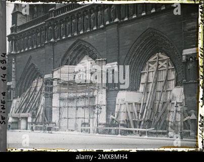 Paris (4. Arr.), Frankreich Portale von Notre-Dame de Paris, geschützt gegen Bombenangriffe, Stockfoto