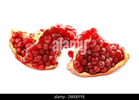 Nahaufnahme der leckeren Granatapfel Obst auf weißem Hintergrund Stockfoto