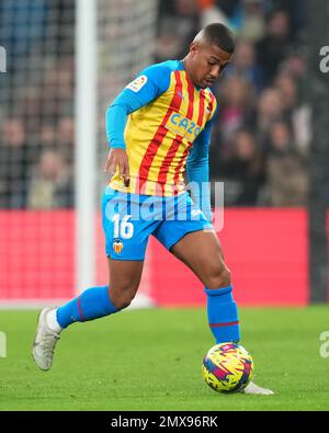 Madrid, Spanien. 02/02/2023, Samuel Lino von Valencia CF während des Spiels La Liga zwischen Real Madrid und Valencia CF, gespielt im Santiago Bernabeu Stadion am 2. Februar 2023 in Madrid, Spanien. (Foto: Bagu Blanco / PRESSIN) Stockfoto