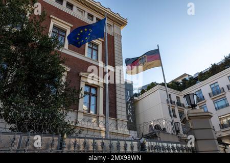 2. Februar 2023: Das deutsche Generalkonsulat im Bezirk Beyoglu in Istanbul ist wegen möglicher Proteste und Terrorismus am 2. Februar 2023 in Istanbul, Turkiye, vorübergehend für Besucher geschlossen. Nach Deutschland, England, den Niederlanden, Italien, Belgien und Frankreich, Das Generalkonsulat der Schweiz in Istanbul kündigte an, dass es aus Sicherheitsgründen bis zu einer zweiten Ankündigung geschlossen wird. (Kreditbild: © Tolga Ildun/ZUMA Press Wire) NUR REDAKTIONELLE VERWENDUNG! Nicht für den kommerziellen GEBRAUCH! Stockfoto