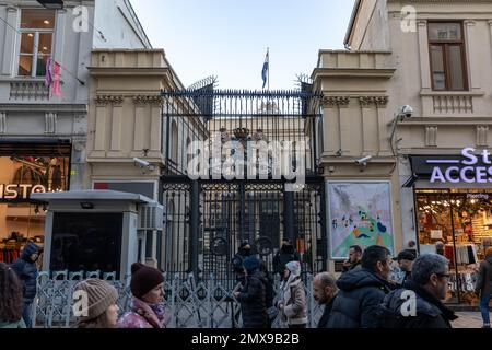 2. Februar 2023: Das Generalkonsulat der Niederlande in der Istiklal-Straße im Stadtteil Beyoglu von Istanbul ist wegen möglicher Proteste und Terrorismus am 2. Februar 2023 in Istanbul, Turkiye, vorübergehend für Besucher geschlossen. Nach Deutschland, England, den Niederlanden, Italien, Belgien und Frankreich, Das Generalkonsulat der Schweiz in Istanbul kündigte an, dass es aus Sicherheitsgründen bis zu einer zweiten Ankündigung geschlossen wird. (Kreditbild: © Tolga Ildun/ZUMA Press Wire) NUR REDAKTIONELLE VERWENDUNG! Nicht für den kommerziellen GEBRAUCH! Stockfoto