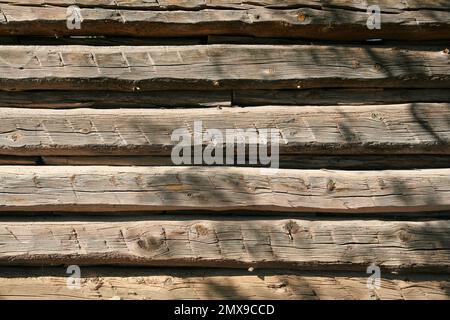 Struktur und Muster der Blockkabinenwand Stockfoto