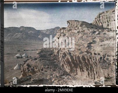 (Französisch - Quweira , Arabie ( actuelle Jordanie ) Sous les falaises , les Tentes du Campement des Forces arabes du royaume du Hedjaz). Stockfoto