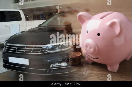 Ich kaufe ein Auto. Doppelbelichtung einer neuen Auto- und Sparbank mit Münzen Stockfoto