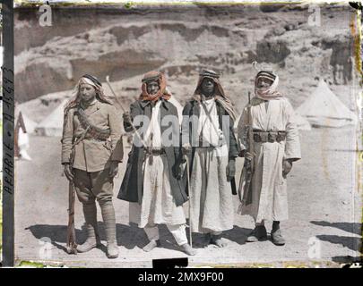 (Französisch - Quweira , Arabie ( actuelle Jordanie ) Combattants des Forces arabes du royaume du Hedjaz). Stockfoto