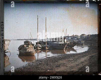 Hà-Nôi, Tonkin, Indochina Sampans am Roten Fluss, Léon beschäftigt in Indochina Stockfoto