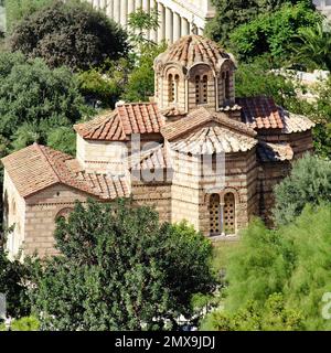 Die berühmte byzantinische Kirche der Heiligen Apostel von Solaki befindet sich in der antiken Agora von Athen in Griechenland. Stockfoto