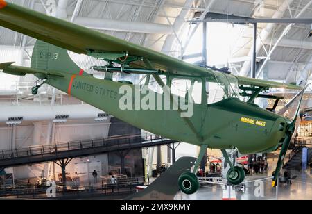 Cessna O-1A „Bird Dog“ (1962) im Steven F. Udvar-Hazy Center of Smithsonian National Air and Space Museum, Chantilly, Virginia, USA Stockfoto