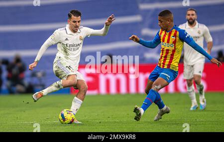 2. Februar 2023; Santiago Bernabeu Stadion, Madrid, Spanien, Spanisch La Liga Fußball, Real Madrid gegen Valencia; Ceballos schneidet den Ball von Samuel Lino zurück Stockfoto