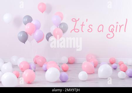 Babyparty für Mädchen. Zimmer mit Ballons Stockfoto