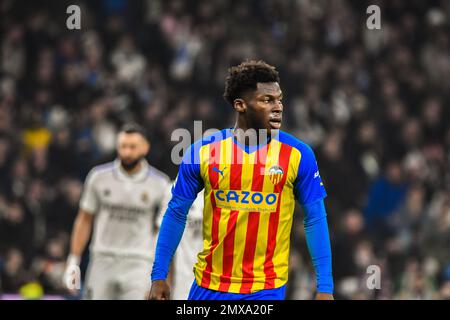 MADRID, SPANIEN – FEBRUAR 2: Yunus Musah von Valencia CF konzentriert sich auf das Spiel zwischen Real Madrid CF und Valencia CF von La Liga Santander am 2. Februar 2022 in Santiago Bernabeu in Madrid, Spanien. (Foto von Samuel Carreño/ PX Images) Stockfoto