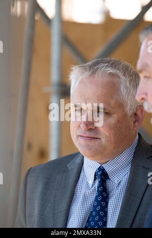 Austin Texas USA, Januar 29 2023: Texas State Rep. Bryan Slaton, R-Mineola, wartet darauf, mit einer kleinen Menge konservativer Texaner bei einer Kundgebung im Texas Capitol gegen Impfgesetze und zugunsten der texanischen Abspaltung aus den Vereinigten Staaten zu sprechen. ©Bob Daemmrich Stockfoto
