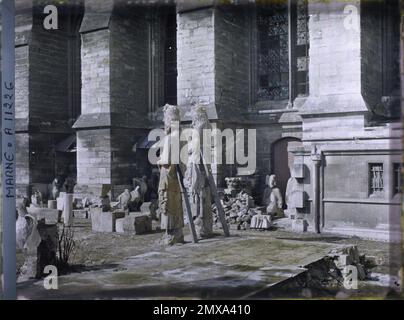 Reims, Marne, Champagne, Frankreich Werkstatt zur Reparatur von Statuen im Innenhof des Palastes Tau , 1917 - Marne - Fernand Cuville (Fotobereich der Armeen) Stockfoto