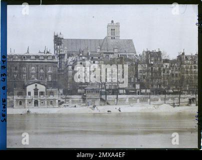 Paris (4. Arr.), Frankreich Le Quai de l'Hôtel-de-Ville und die Kirche Saint-Gervais-Saint-Protais vom Quai aux Fleurs, Stockfoto