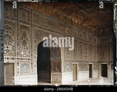 Lahore, Indies (derzeit Pakistan) Innenansicht der Empfangshalle des Forts Shish Mahal („Palais des Miroirs“), 1631 von Shah Jahan erbaut, 1913-1914 - Indien, Pakistan - Stéphane Passet - (Dezember 16 - Januar 29) Stockfoto