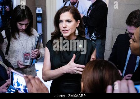 Washington, Usa. 02. Februar 2023. USA Repräsentantin Nancy Mace (R-SC) spricht mit Reportern in den USA Kapitol. Kredit: SOPA Images Limited/Alamy Live News Stockfoto