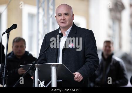 London, Großbritannien. 01. Februar 2023. Während der Demonstration spricht RMT-Generalsekretär Mick Lynch. Die Gewerkschaftsmitglieder des öffentlichen Sektors im Bildungswesen, im öffentlichen Dienst und im Schienenverkehr nahmen an groß angelegten Arbeitskampagnen im ganzen Land Teil. (Foto: Tejas Sandhu/SOPA Images/Sipa USA) Guthaben: SIPA USA/Alamy Live News Stockfoto