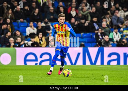 2. Februar 2023: MADRID, SPANIEN - 2. FEBRUAR: Samu Castillejo von Valencia CF läuft mit dem Ball während des Spiels zwischen Real Madrid CF und Valencia CF von La Liga Santander am 2. Februar 2022 in Santiago Bernabeu in Madrid, Spanien. (Kreditbild: © Samuel CarreÃ±O/PX Imagens via ZUMA Press Wire) NUR REDAKTIONELLE VERWENDUNG! Nicht für den kommerziellen GEBRAUCH! Stockfoto