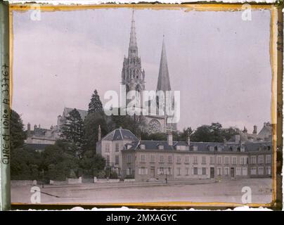 Chartres, Frankreich Place Châtelet mit der Kathedrale im Hintergrund , 1922 - Chartres (Eure -et -Loir) - Auguste Léon - (August) Stockfoto