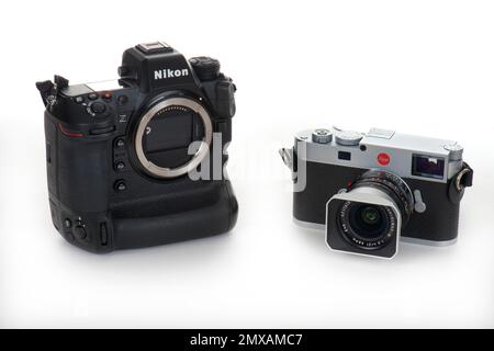 Kameraverlauf, aktuelle Kameras, Nikon Z9 und Leica M11 von 2022, Deutschland Stockfoto