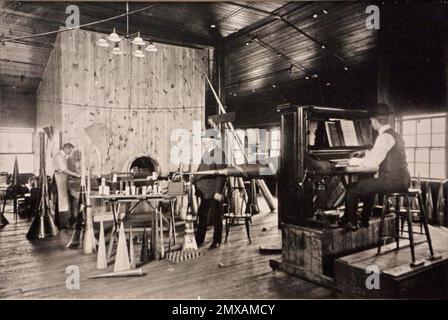 Altes Schwarz-Weiß-Foto, Thomas Edison-Aufzeichnungsraum für Musik, ca. 1900, Fort Myers, Florida, USA Stockfoto