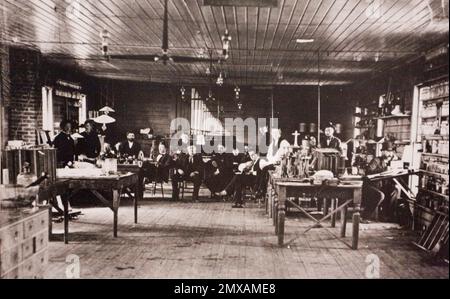 Altes Schwarz-Weiß-Foto, Thomas Edison, Menlo Park Labor mit elektrischer Beleuchtung, 1880, Fort Myers, Florida, USA Stockfoto