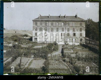 Paris (18. Arr.), Frankreich Le Bastion 34 im Gebiet der Festung ​​old zwischen den Türen der Fischhändler und der Kapelle, Stockfoto