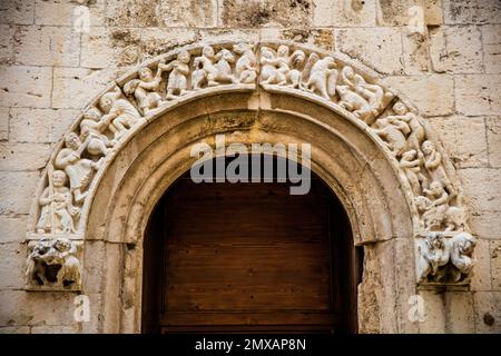 Portal der Kathedrale Santa Mari Maggiore, Barletta, Apulien, Barletta, Apulien, Italien Stockfoto