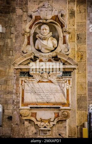 Relief in der Kathedrale Santa Mari Maggiore, Barletta, Apulien, Barletta, Apulien, Italien Stockfoto