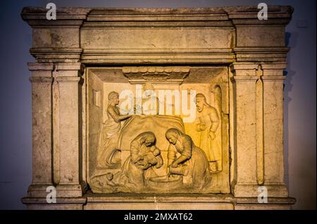 Geburtsstunde Maria, Kalkstein Santa Giulia aus dem 16. Jahrhundert, Stadtmuseum, Brescia, Lombardei, Italien, Brescia, Lombardei, Italien Stockfoto