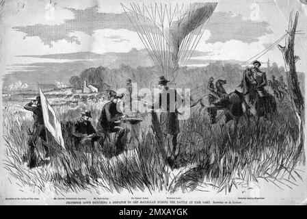 Die Schlacht um Seven Pines (auch bekannt als die Schlacht um Fair Oaks oder Fair Oaks Station) fand am 31. Mai und 1. Juni 1862 im Henrico County, Virginia, im Rahmen der Peninsula Campaign of the American Civil war statt. Es war der Höhepunkt einer Offensive auf der Virginia-Halbinsel, angeführt von Union Major General George McClellan, in der die Armee der Potomac die Außenbezirke von Richmond erreichte. Dieses Bild zeigt Professor Lowe, der General McClellan diktiert, nachdem er im Beobachtungsballon war. Das Luftballonkorps der Union war eine neu geschaffene Einheit, die bei den Unionisten usi war Stockfoto